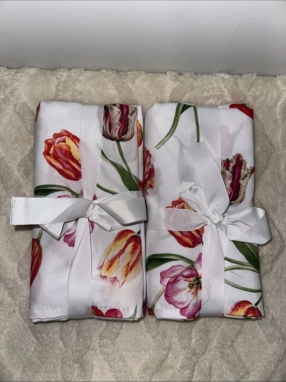 Wegmans Tulip Garden White Magenta Pink Green Set of 8 Polyester Napkins